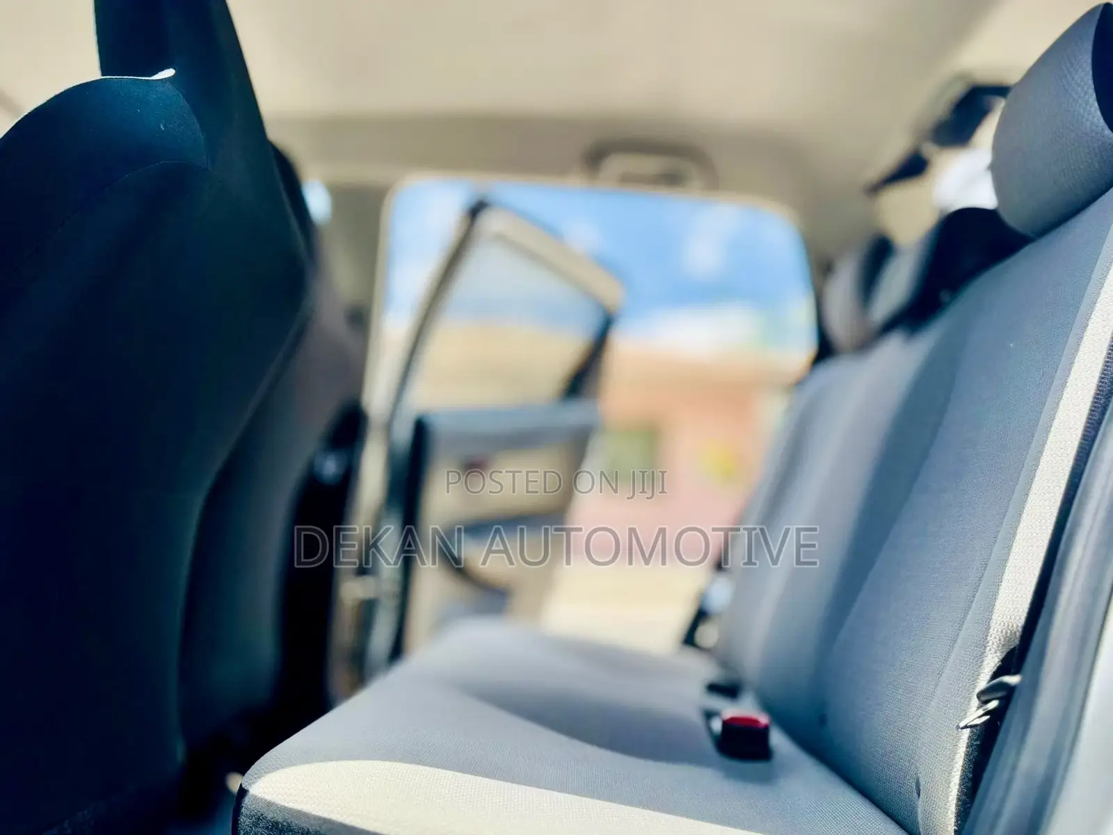 Toyota Vitz 1.3 FWD 5dr 2012 Silver
