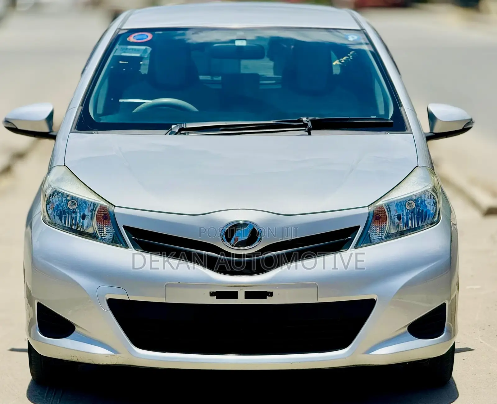 Toyota Vitz 1.3 FWD 5dr 2012 Silver