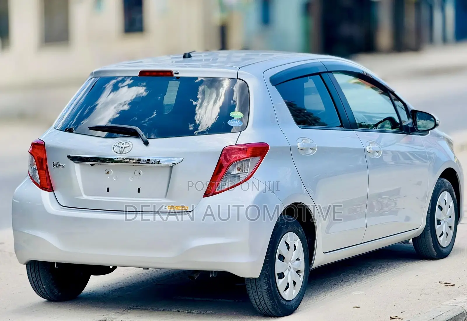 Toyota Vitz 1.3 FWD 5dr 2012 Silver