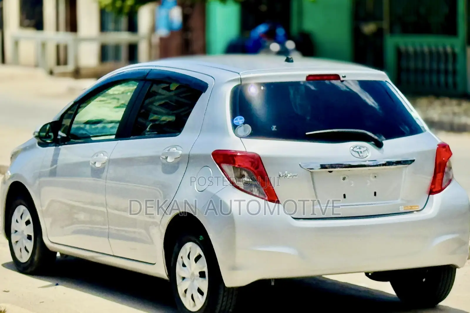 Toyota Vitz 1.3 FWD 5dr 2012 Silver