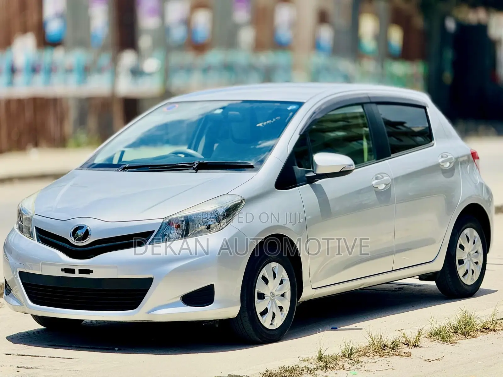 Toyota Vitz 1.3 FWD 5dr 2012 Silver