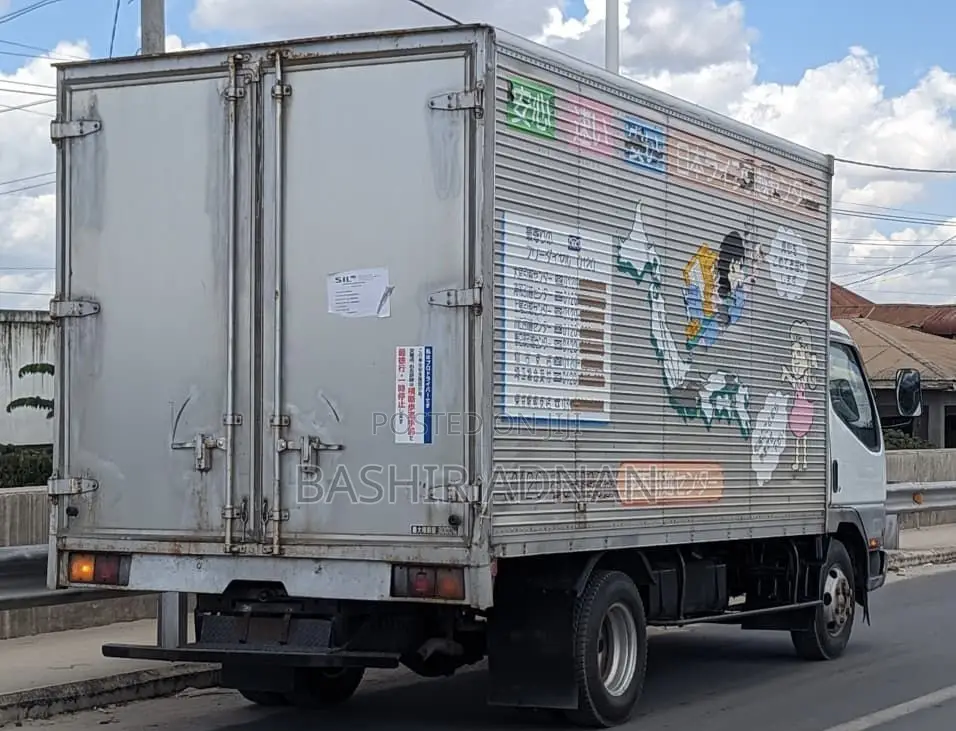 Mitsubishi Canter Box Body Long Base 3.5 Tonnes Mpya Unregistered.