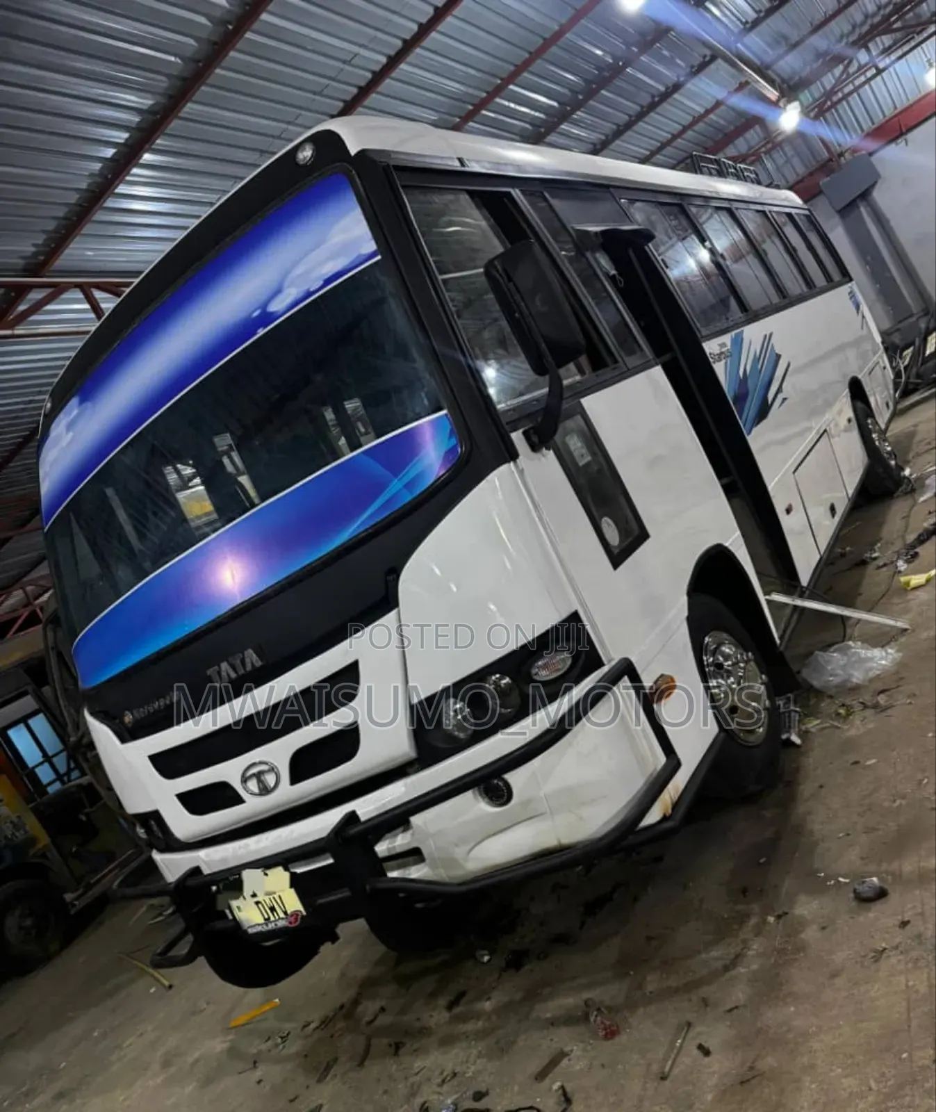Tata Starbus Ultra Skool 2021 White