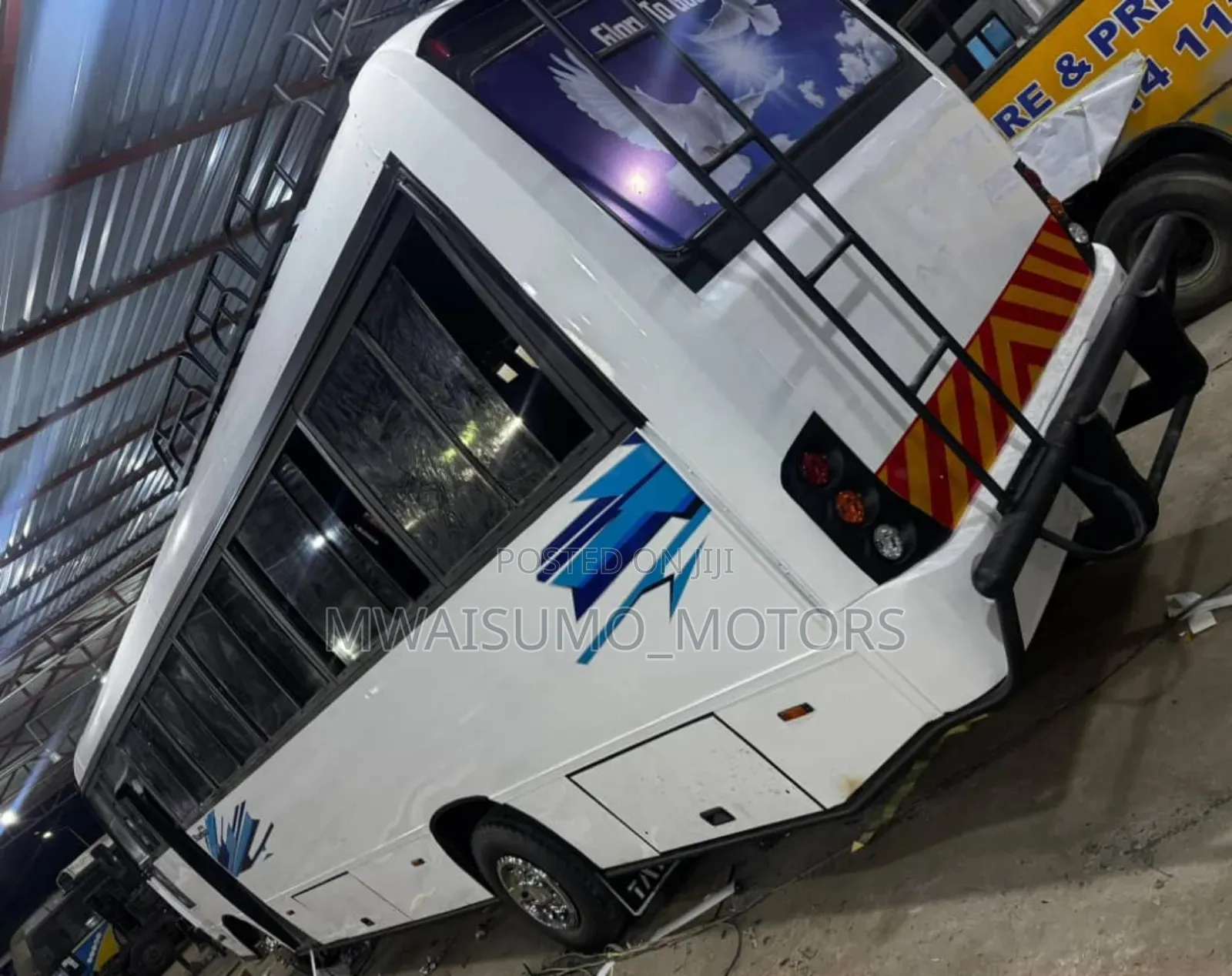Tata Starbus Ultra Skool 2021 White