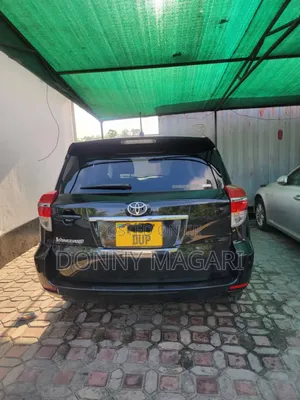 Toyota Vanguard 2012 Black