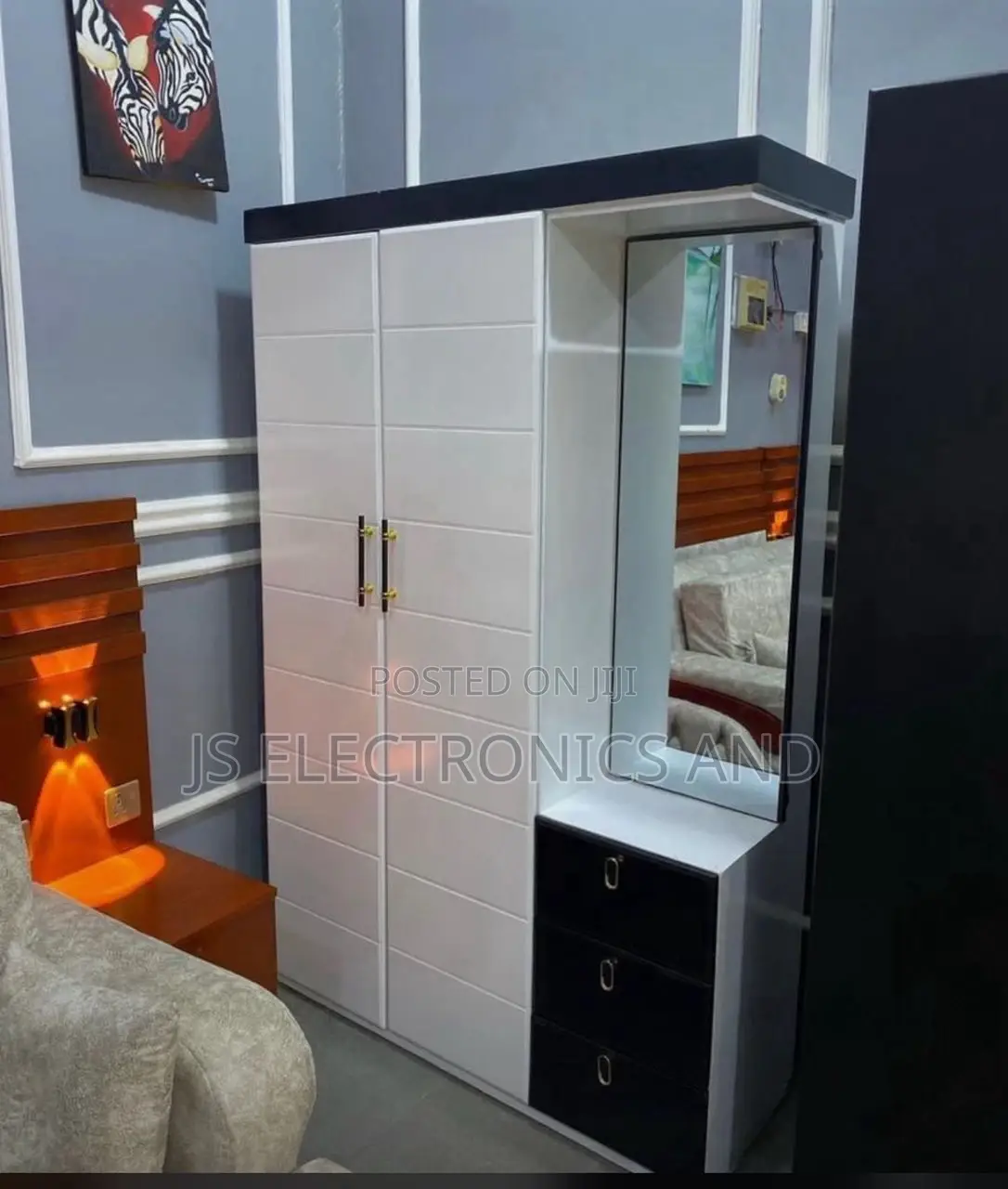 Kabati Milango Miwili La Kisasa Lina Dressing Rangi Mzuri Pia Ni Imara