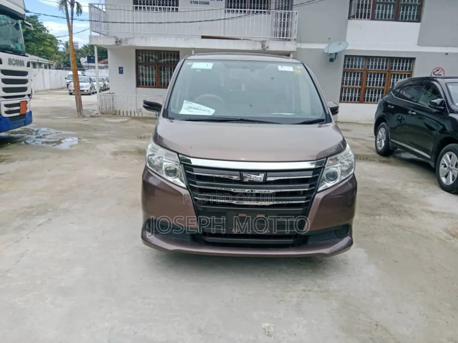 Toyota Noah 2.0 FWD (7 Seater) 2015 Beige