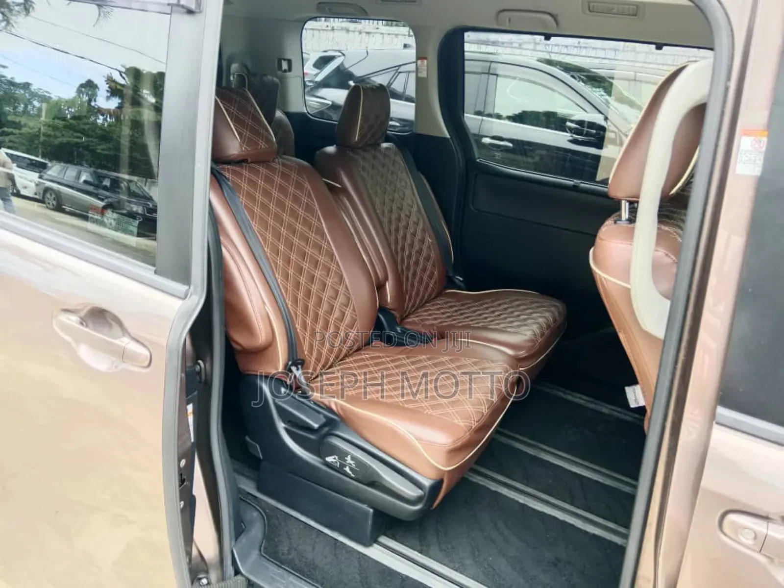 Toyota Noah 2.0 FWD (7 Seater) 2015 Beige