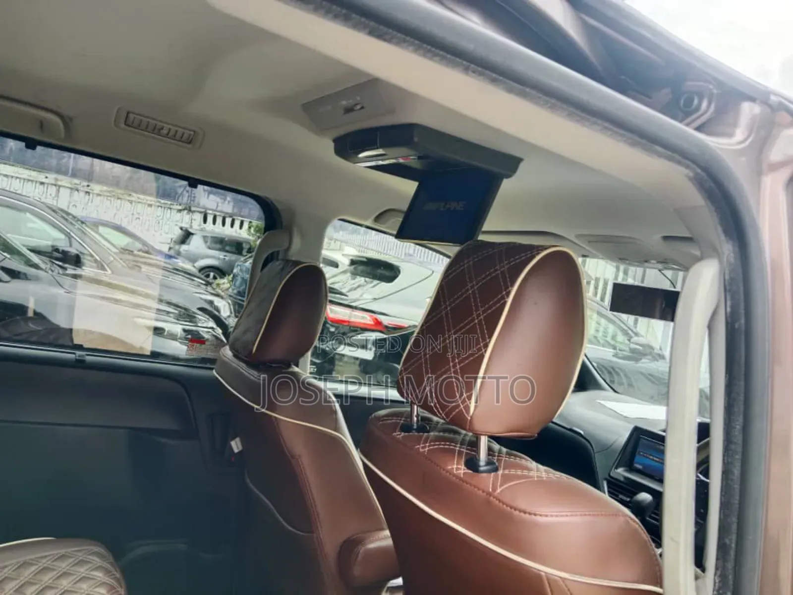 Toyota Noah 2.0 FWD (7 Seater) 2015 Beige
