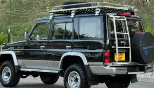 Toyota Land Cruiser 2005 Black