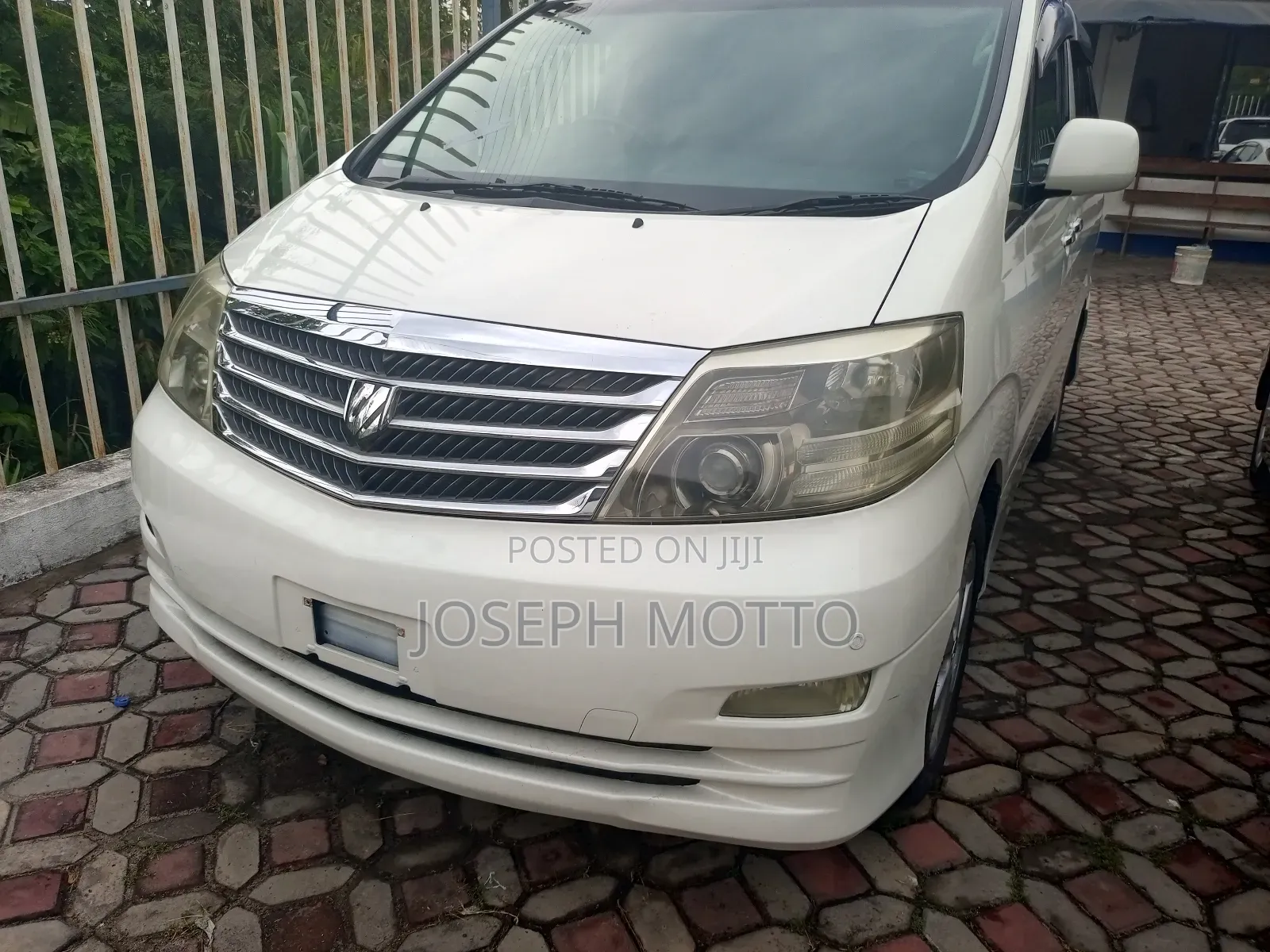Toyota Alphard 2.4 Petrol AWD 2004 White