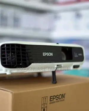 Portable Epson Eb-W04 Wxga Projector – Versatile Display