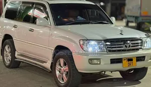 Toyota Land Cruiser 2001 White
