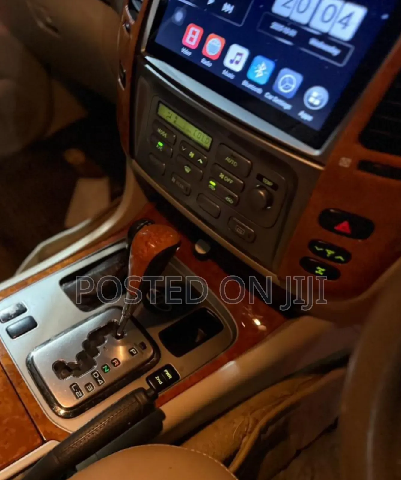 Toyota Land Cruiser 2001 White
