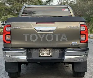 Toyota Hilux 2022 Gray