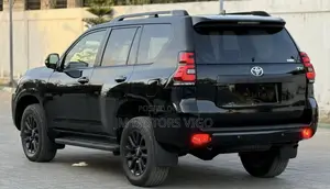 Toyota Land Cruiser Prado 2022 Black