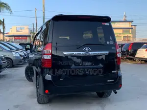 Toyota Noah 2.0 143hp FWD (7 Seater) 2010 Black