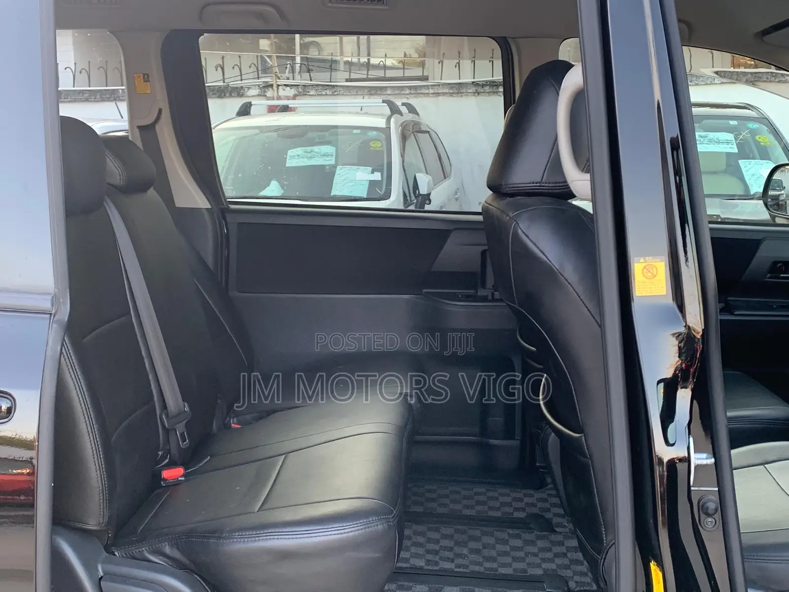 Toyota Noah 2.0 143hp FWD (7 Seater) 2010 Black