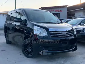 Toyota Noah 2.0 143hp FWD (7 Seater) 2010 Black