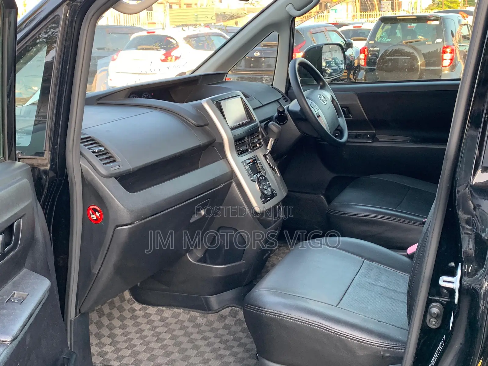 Toyota Noah 2.0 143hp FWD (7 Seater) 2010 Black