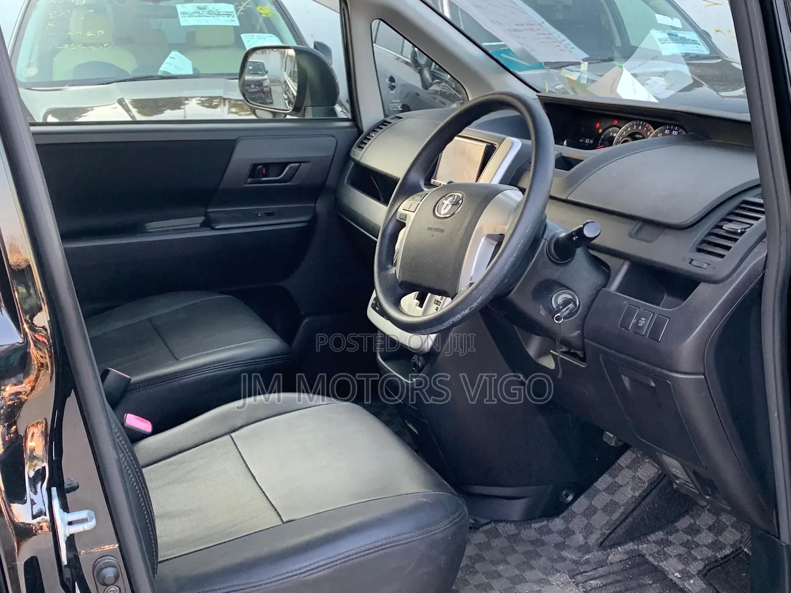 Toyota Noah 2.0 143hp FWD (7 Seater) 2010 Black