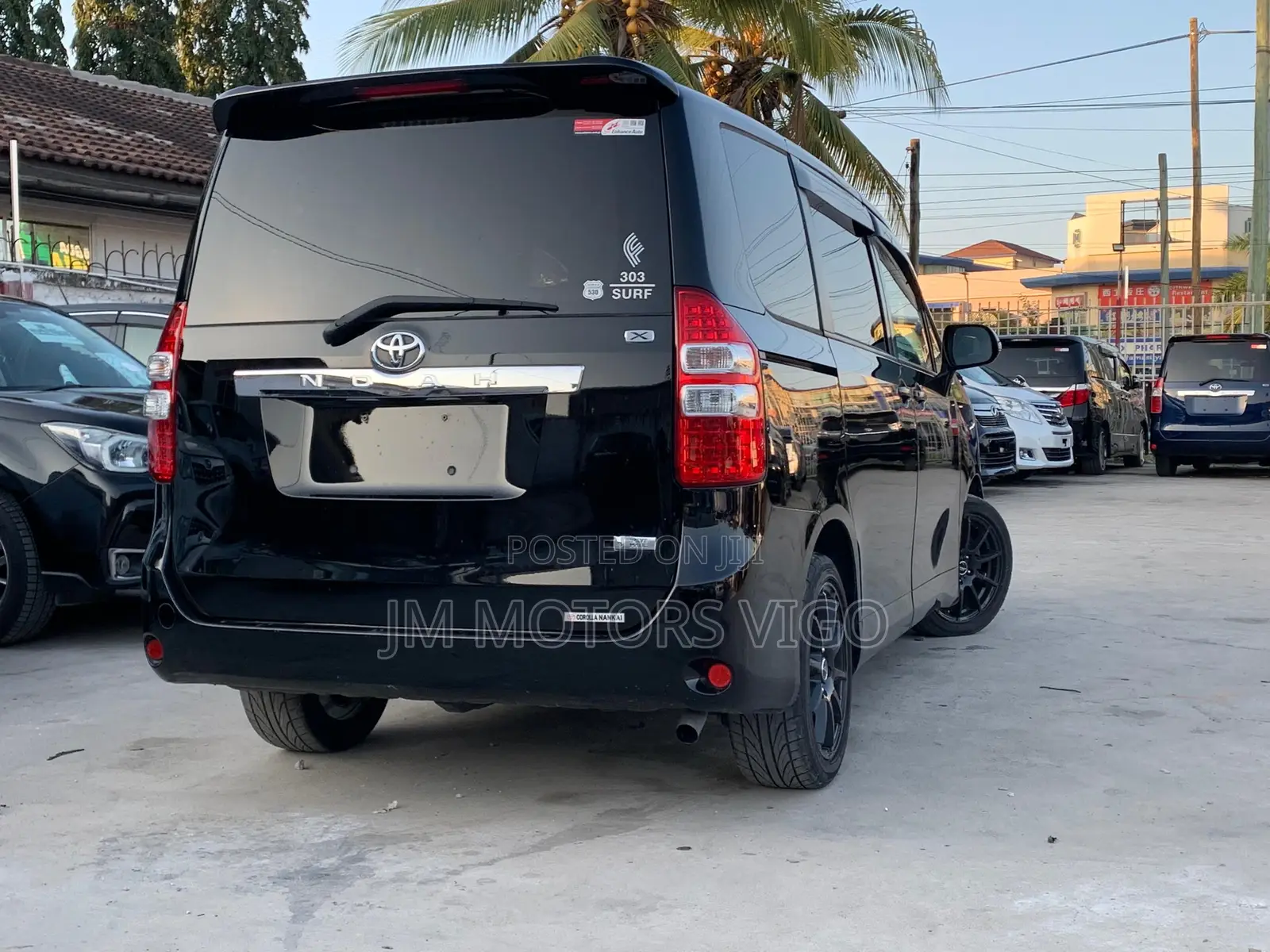 Toyota Noah 2.0 143hp FWD (7 Seater) 2010 Black