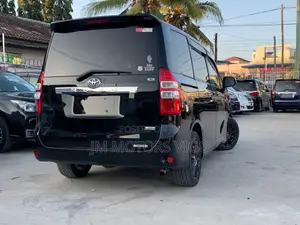 Toyota Noah 2.0 143hp FWD (7 Seater) 2010 Black