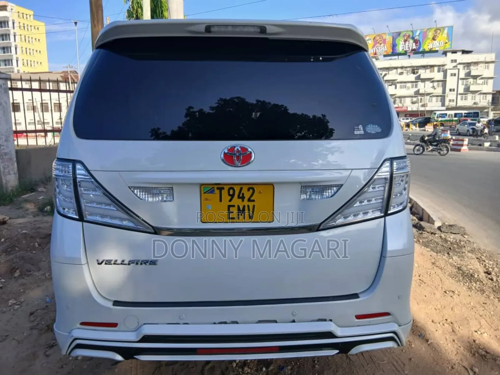 Toyota Vellfire 2010 White
