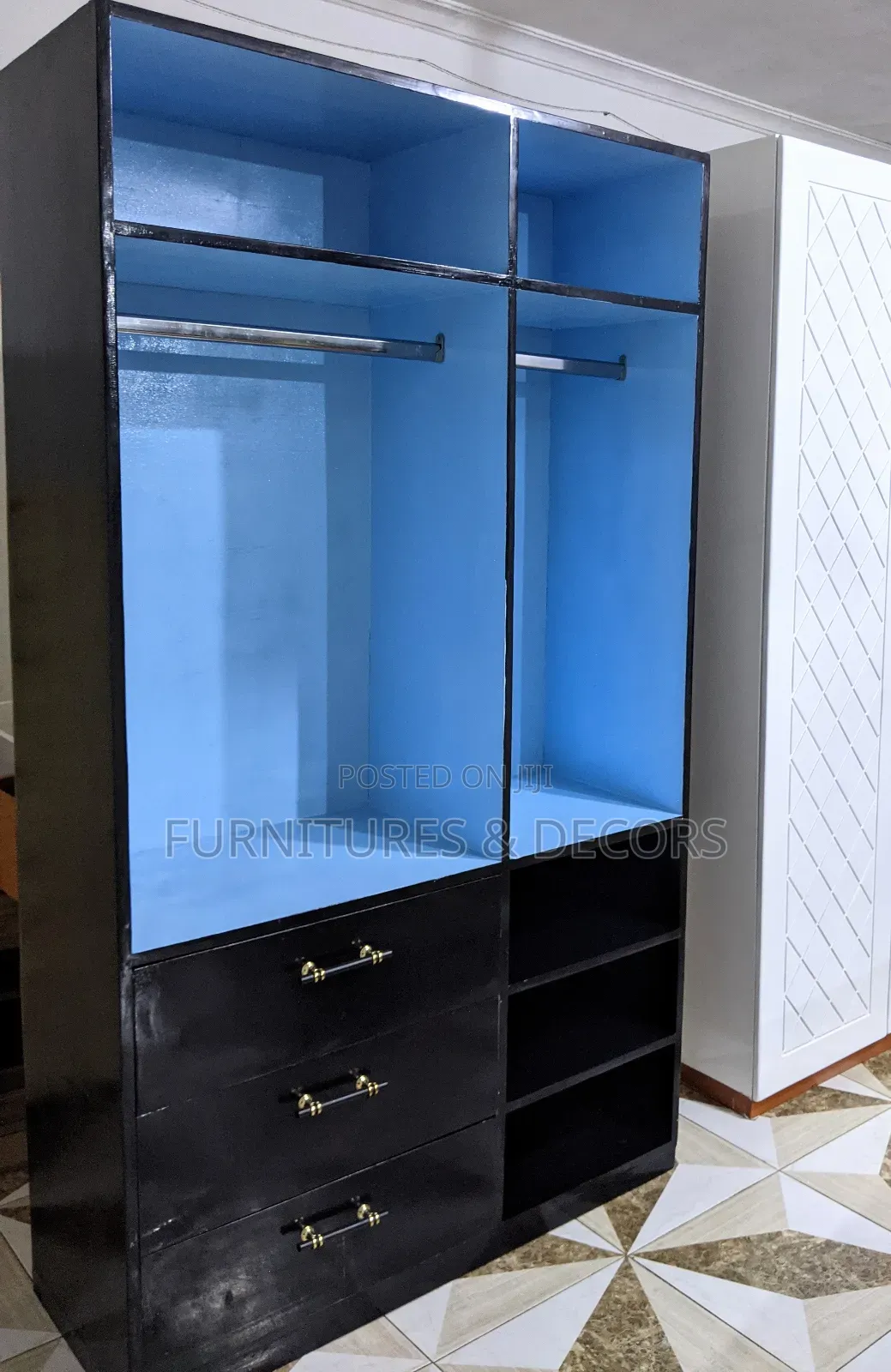Opened Wardrobe/Kabati La Nguo