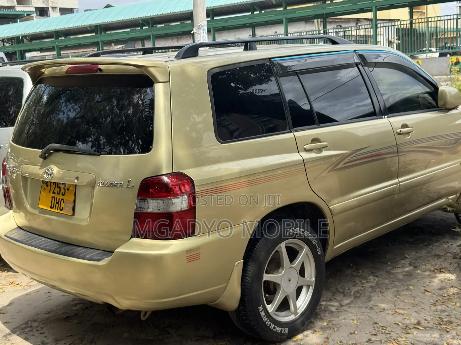 Toyota Kluger 2004 Gold in Ilala - Cars, Mgadyo Magari | Jiji.co.tz