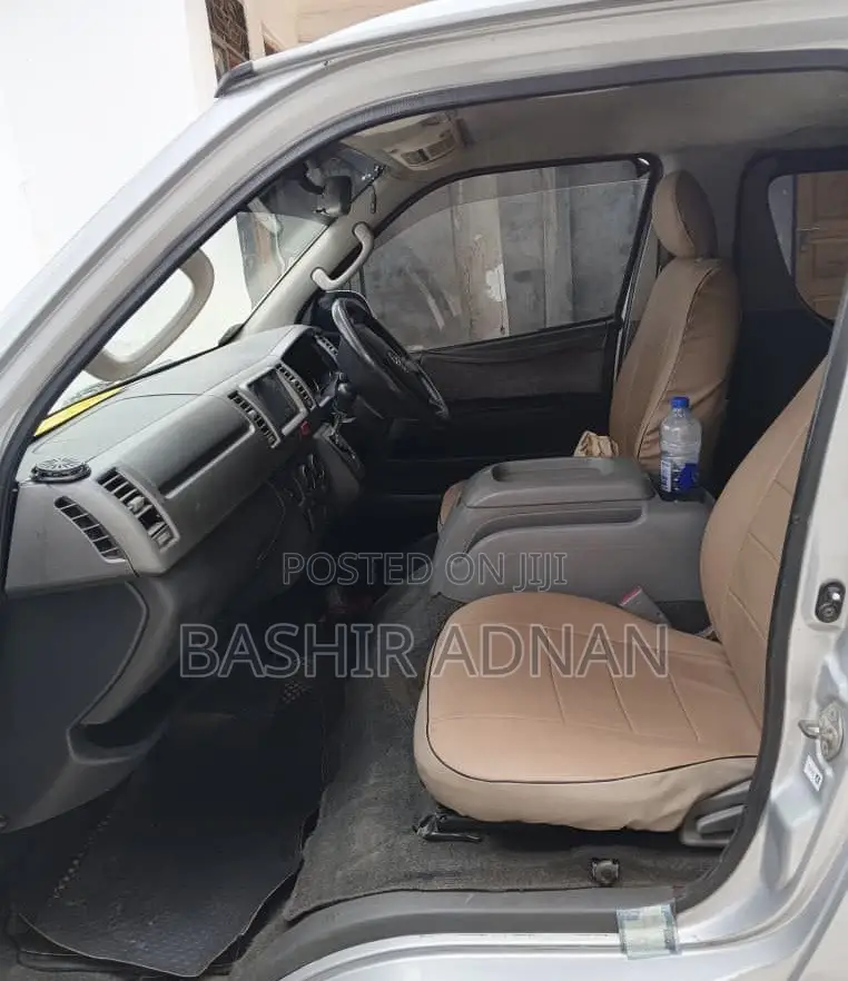 Toyota HiAce 2007 Silver