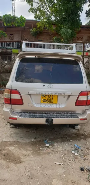 Toyota Land Cruiser 2002 Gold
