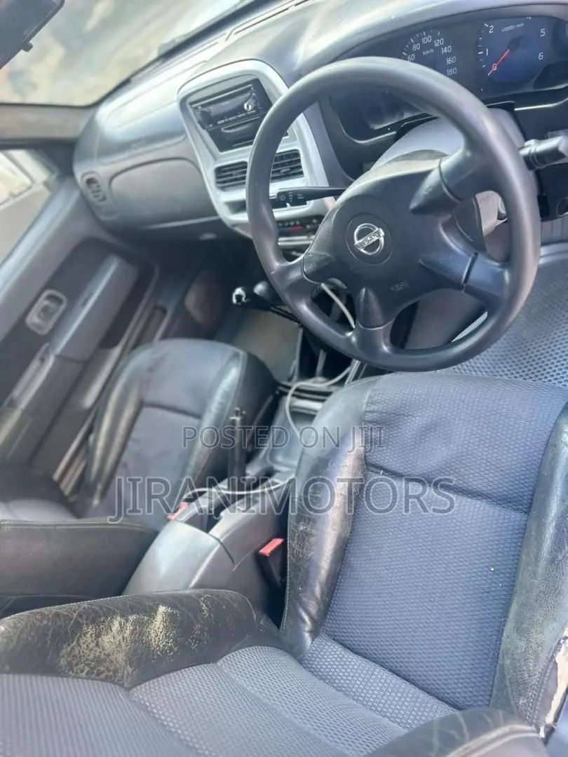 Nissan Hardbody 2003 White