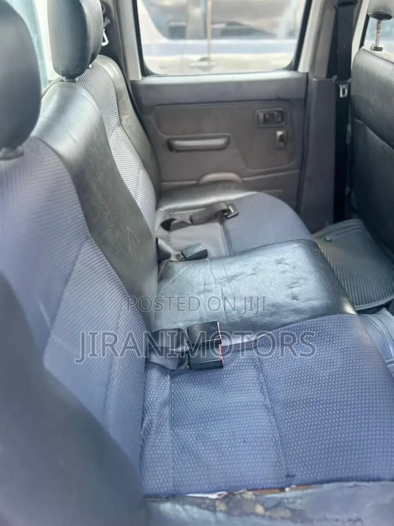 Nissan Hardbody 2003 White