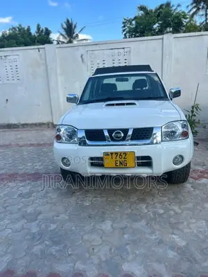 Nissan Hardbody 2003 White