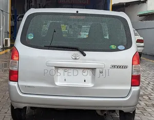 Toyota Succeed SV Premium 2014 Silver