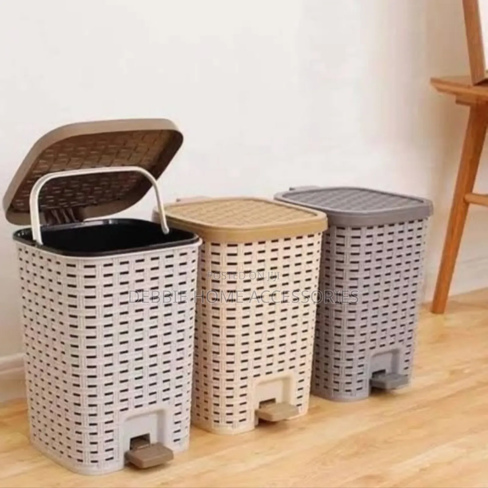 Wicker-Style Step-on Trash Can.
