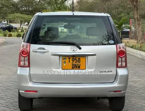 Toyota Raum 2005 Silver