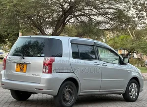 Toyota Raum 2005 Silver