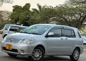 Toyota Raum 2005 Silver
