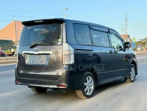 Toyota Noah 2007 Gray