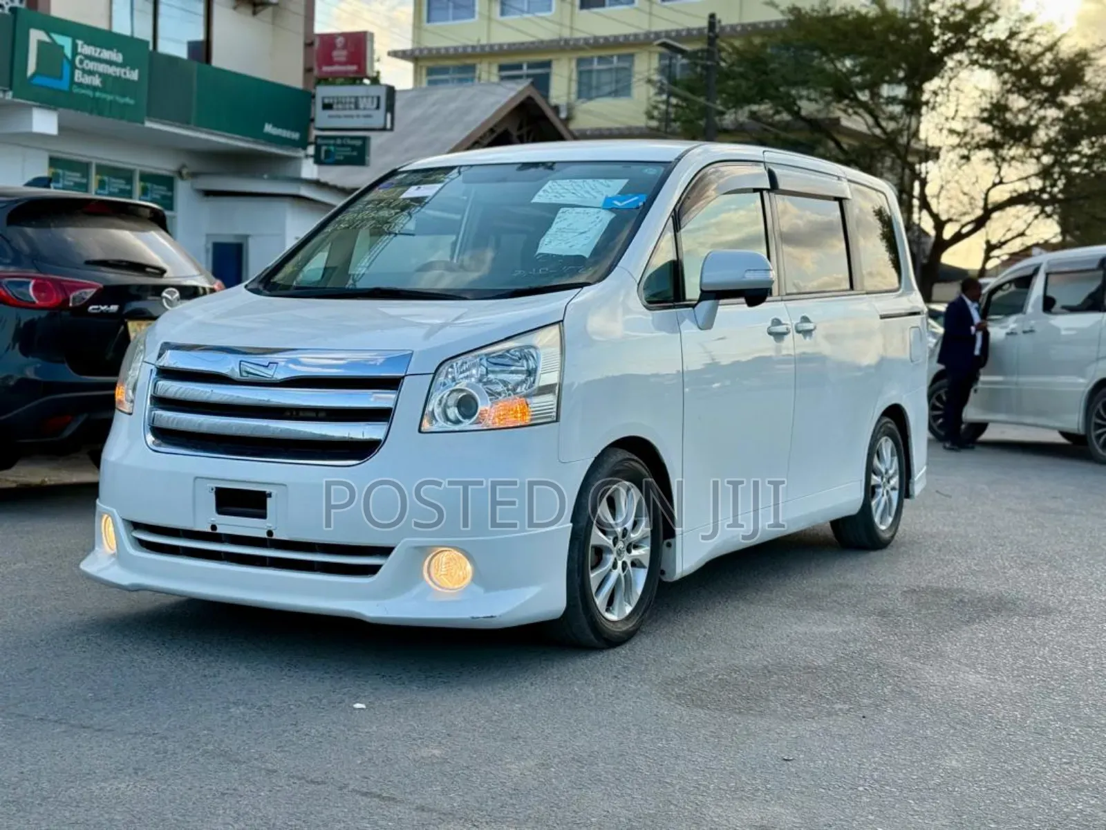 Toyota Noah 2009 White