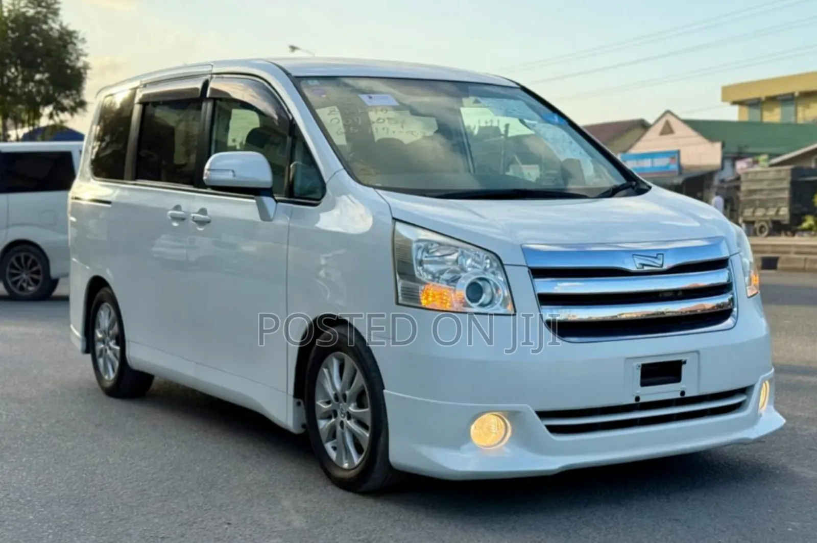 Toyota Noah 2009 White