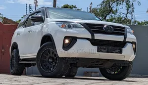 Toyota Fortuner 2019 White