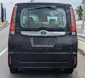 Toyota Noah 2016 Gray