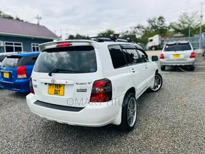 Toyota Kluger 2004 White
