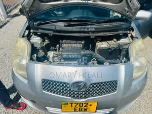 Toyota Vitz 2005 Silver