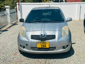 Toyota Vitz 2005 Silver