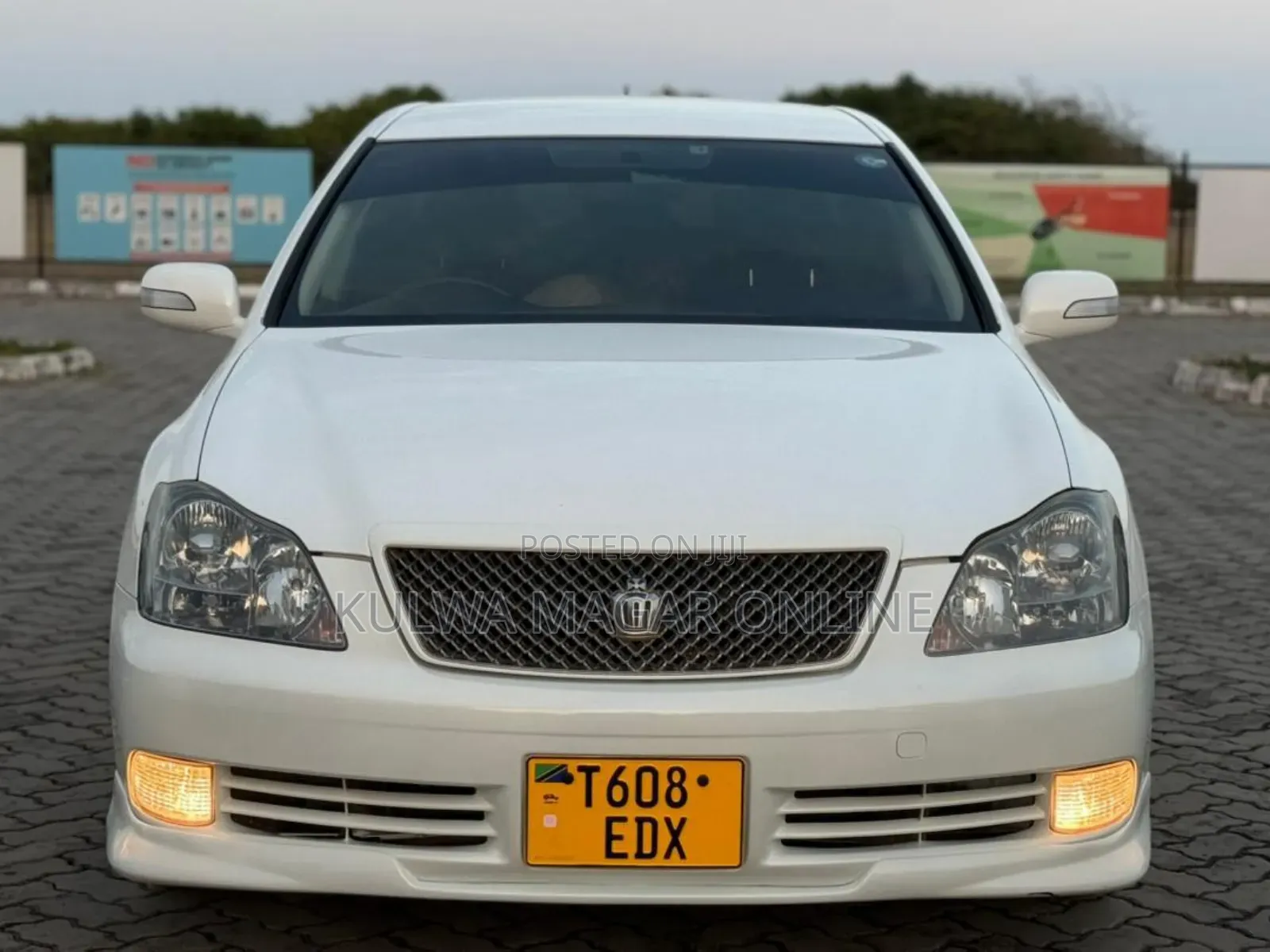 Toyota Crown Royale 2005 White