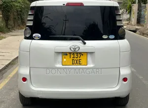 Toyota Sienta 2007 White